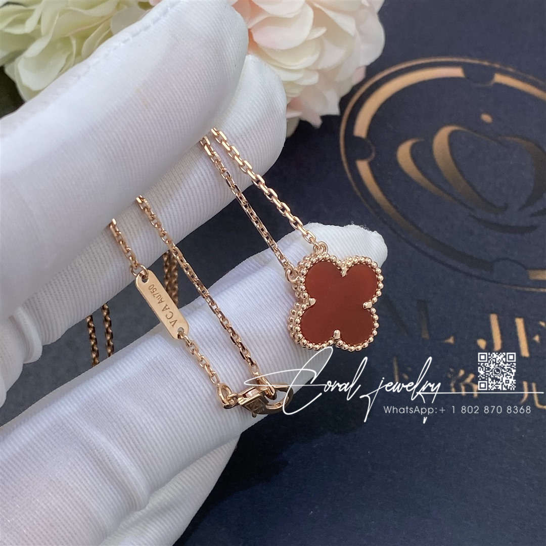 Van Cleef & Arpels Vintage Alhambra Pendant Yellow Gold, Carnelian Vcard38500 (2)