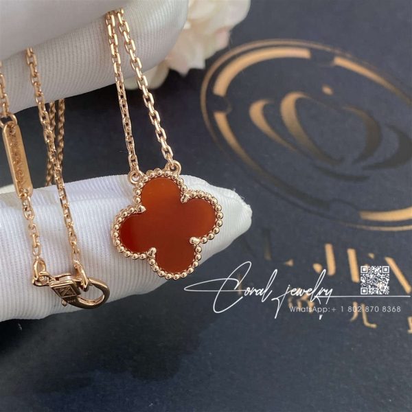 Van Cleef & Arpels Vintage Alhambra Pendant Yellow Gold, Carnelian Vcard38500 (4)